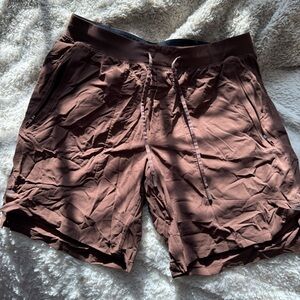 Men’s lululemon licensed to train shorts brown